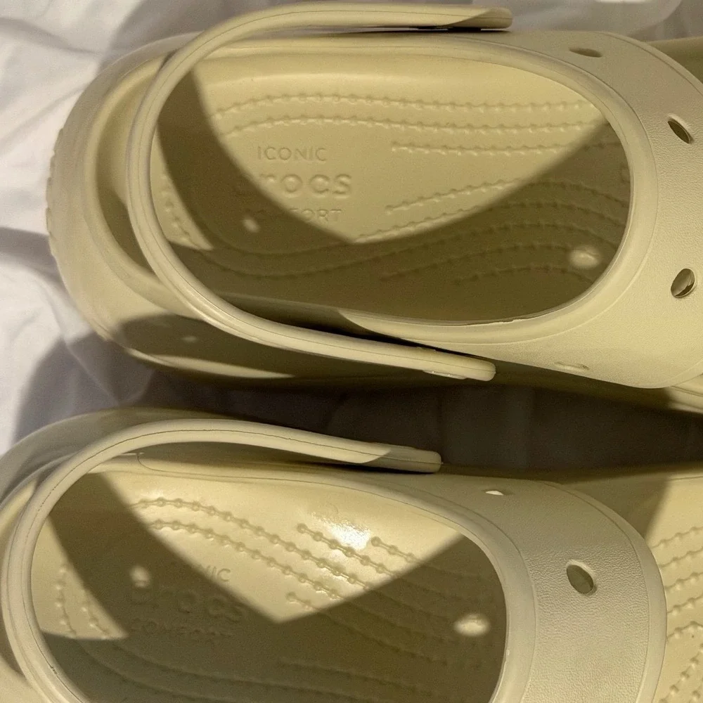 Crocs Mega Crush Sandal Bone Platform‎ Wedge W11 M9 Beige NEW Resortwear 106-05